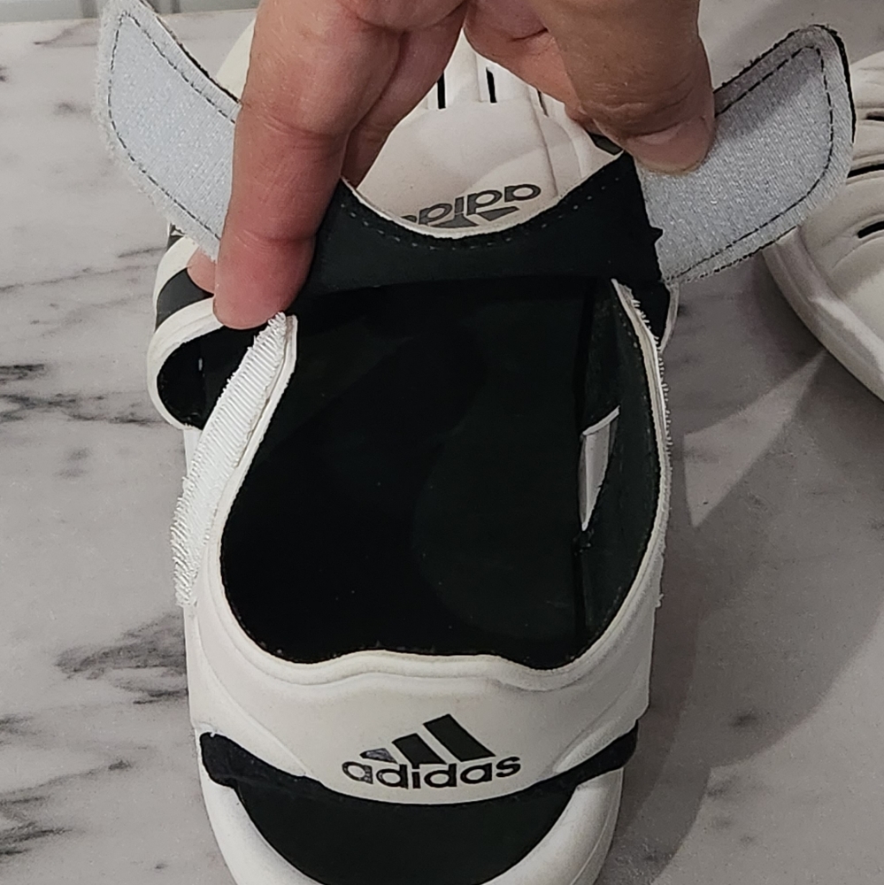 Adidas white black water shoes kid's size 1 - Picture 8 of 10